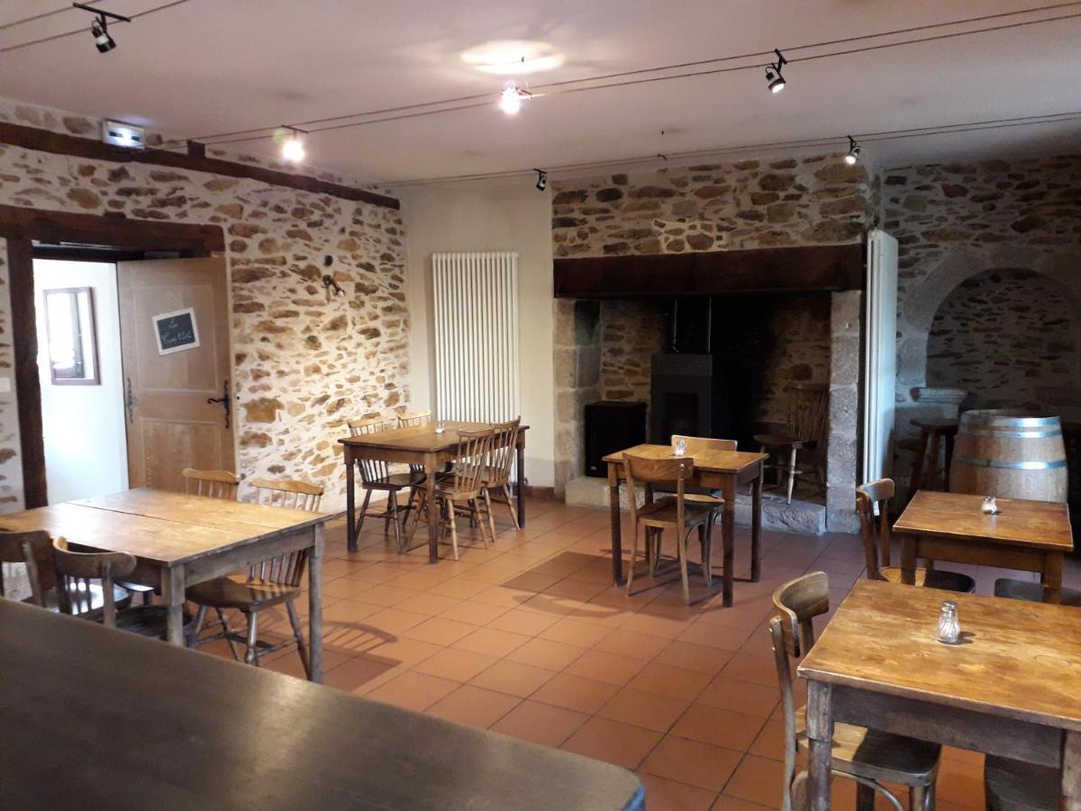 Le Tromp' L'Oeil Vitrac (Cantal) Exterior foto